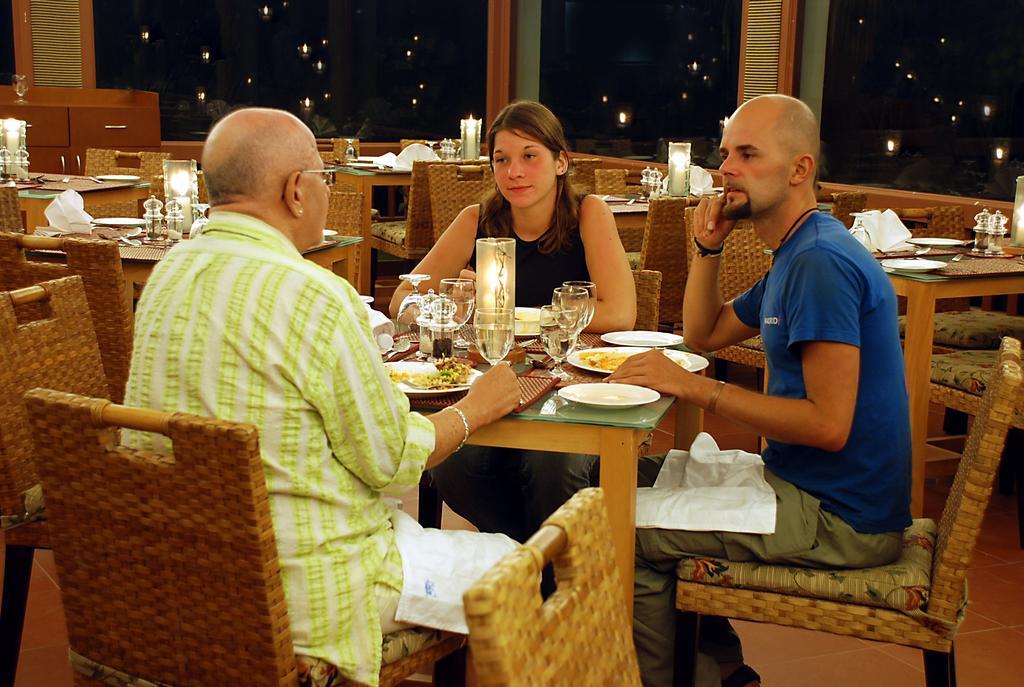 Lemon Tree Vembanad Lake Resort, Kerala Alappuzha Nhà hàng bức ảnh