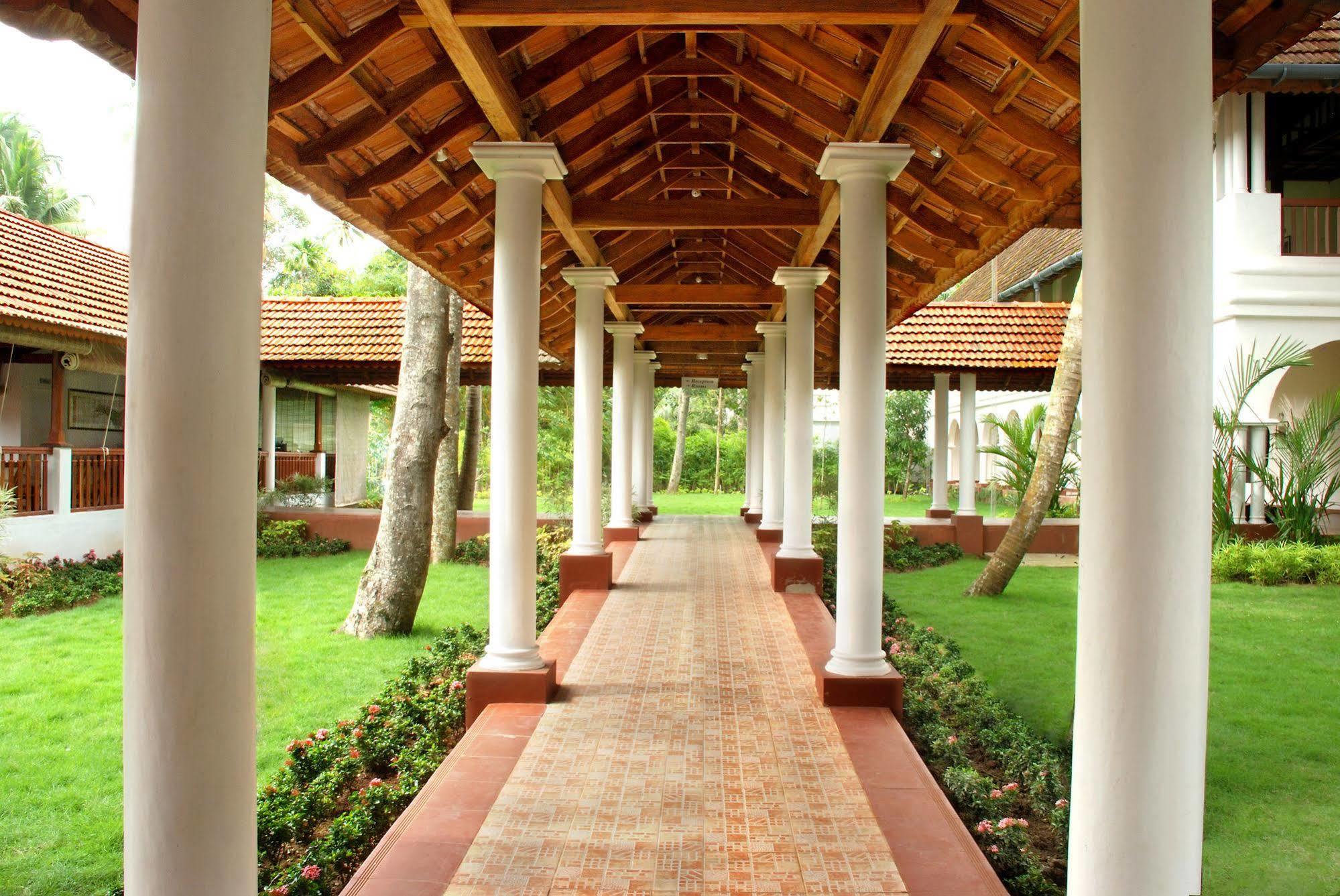 Lemon Tree Vembanad Lake Resort, Kerala Alappuzha Ngoại thất bức ảnh